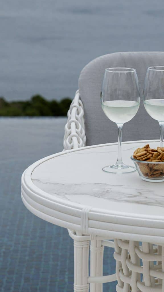 22465_Bar Table Dynasty_White Mushroom 15mm_Skyline_2