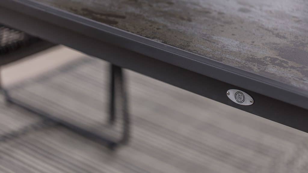 23518_Dining Table Moma_Aluminum Carbon_Skyline_3