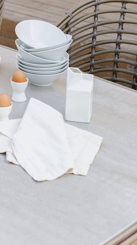 23672.01_SQ Dining Table Ruby_Kubu Mushroom NP15mm_Skyline_