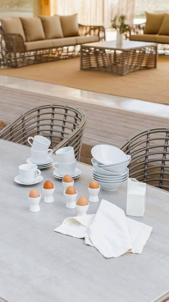 23672_Rect Dining Table Ruby_Kubu Mushroom NP15mm_Skyline_4