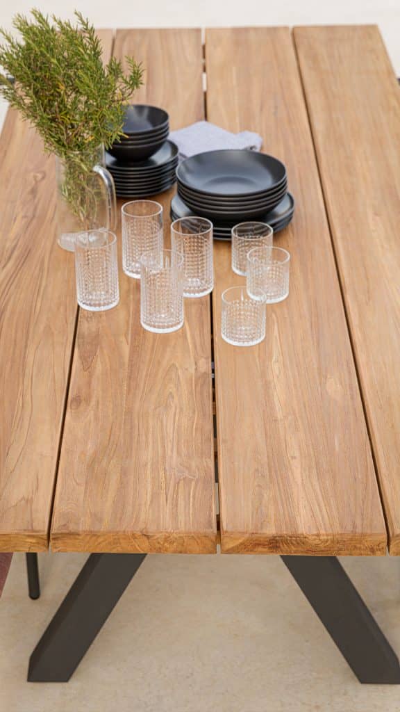 23712.01_Dining Table Alaska_Natural Teak_Skyline_2