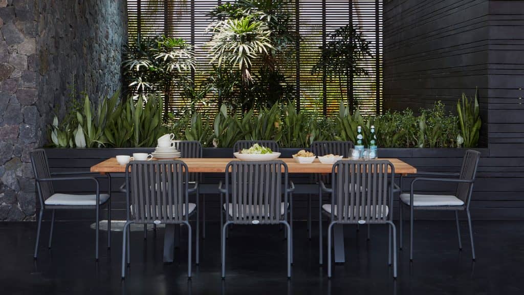 23712.01_Dining-Table-Alaska_Natural-Teak_Skyline_5