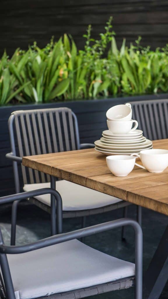 23712_Dining-Table-Alaska_Natural-Teak_Skyline_3