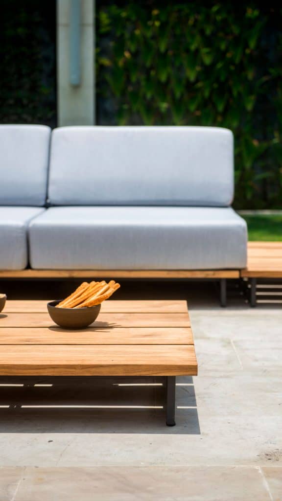 23713_Loveseat Ona_Dark Grey Strap 21mm_Skyline_3