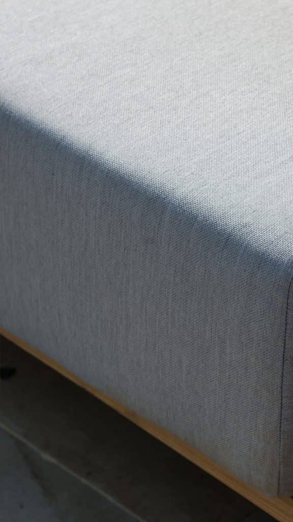 23719_Corner-Module-Ona_Dark-Grey-Strap-21mm_Skyline_5