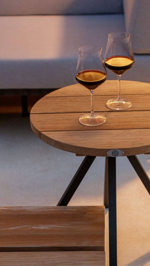 23875.01_Aux. Table Alaska_Natural Teak_Skyline_4