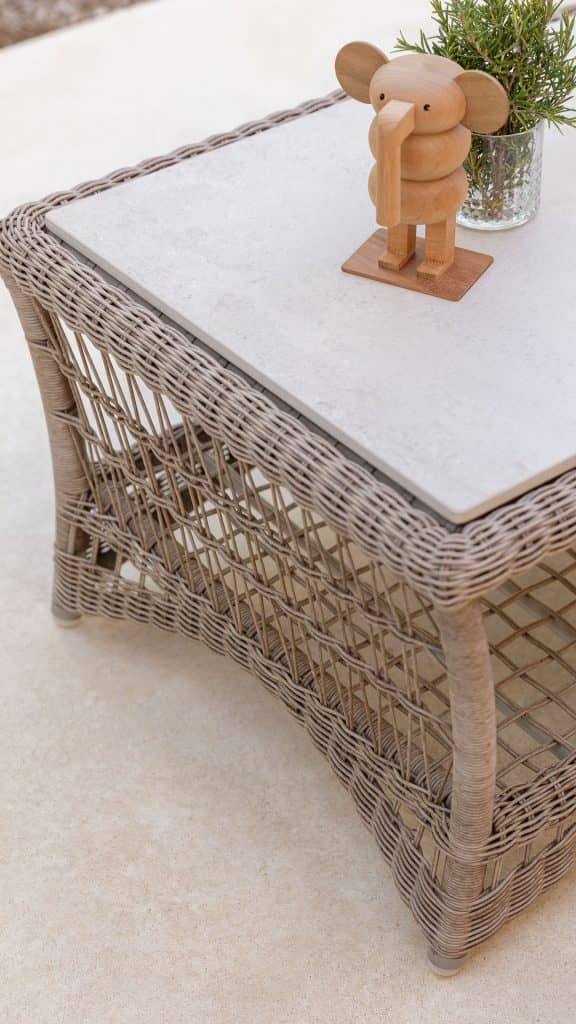 23884-Coffee-Table-Arena-Seashell-Polyrod-Skyline-Design-3