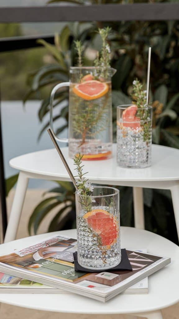 23885.01.01-Auxiliar-Table-50-Urban-White-Wash-Aluminum-Skyline-Design-2