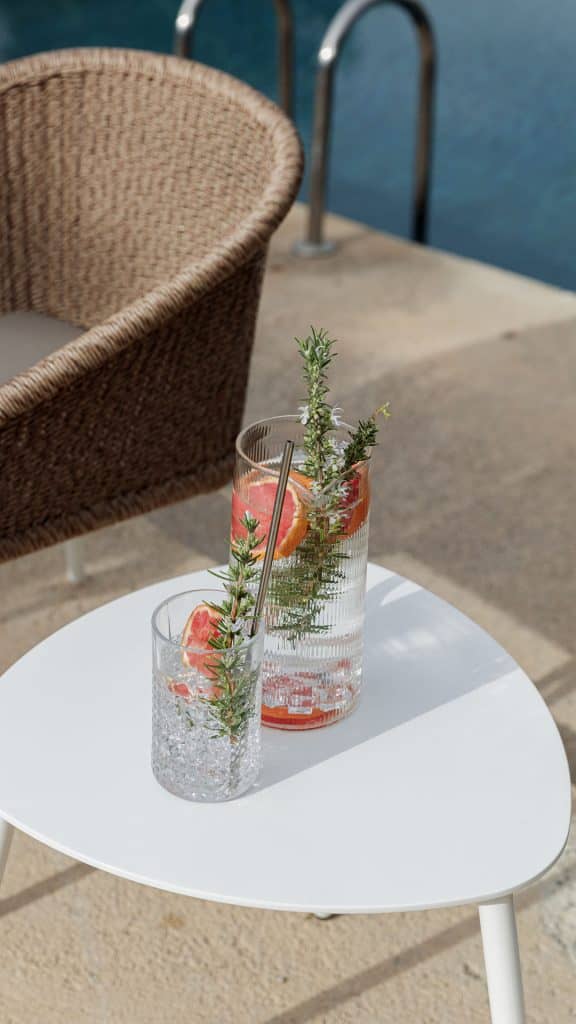 23885.01.01-Auxiliar-Table-50-Urban-White-Wash-Aluminum-Skyline-Design-4