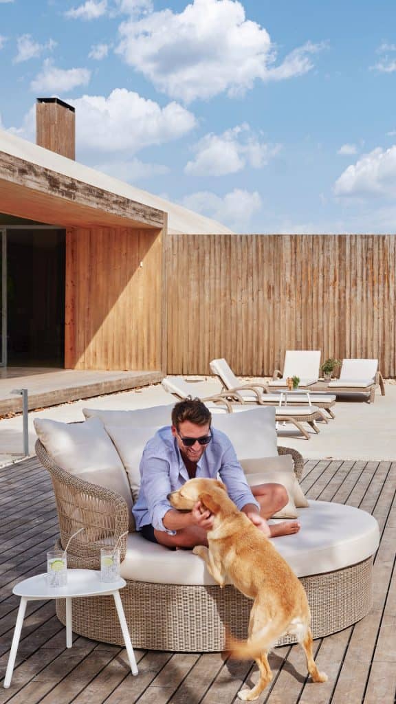 23889-Round-Daybed-Arena-Seasheell-Polyrod-Skyline-Design-3