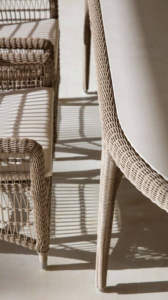 23890.01-Oval-Dining-Table-Arena-Seashell-Polyrod-Skyline-Design-3