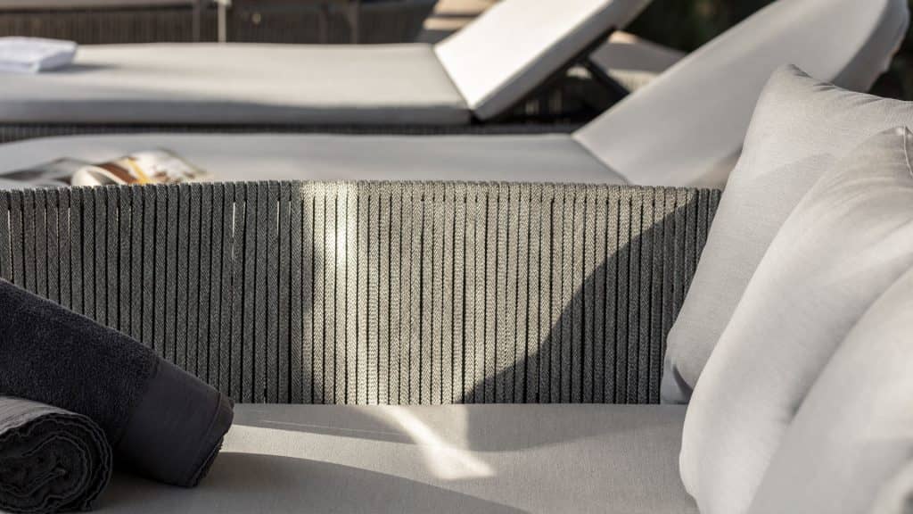 24166-Daybed-Boston-Strap-Light-Grey-Skyline-Design-04