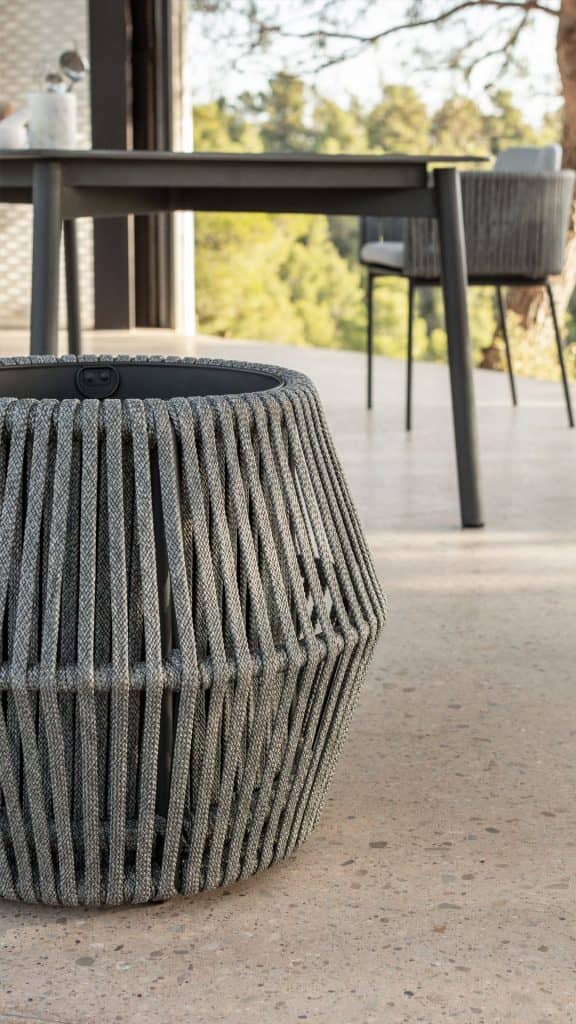 24170.01-Medium-Planter-Boston-Strap-Light-Grey-Skyline-Design-05