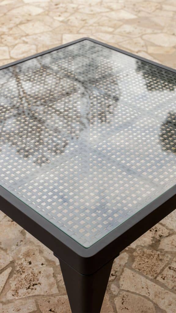 24307-SQ-Dining-Table-Ribs-Aluminum-Carbon-Skyline-Design-02