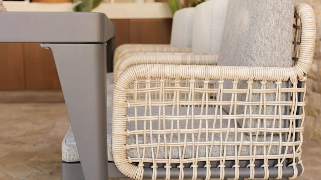 24307.22-Rect-Dining-Table-Ribs-Aluminum-Carbon-Skyline-Design-03