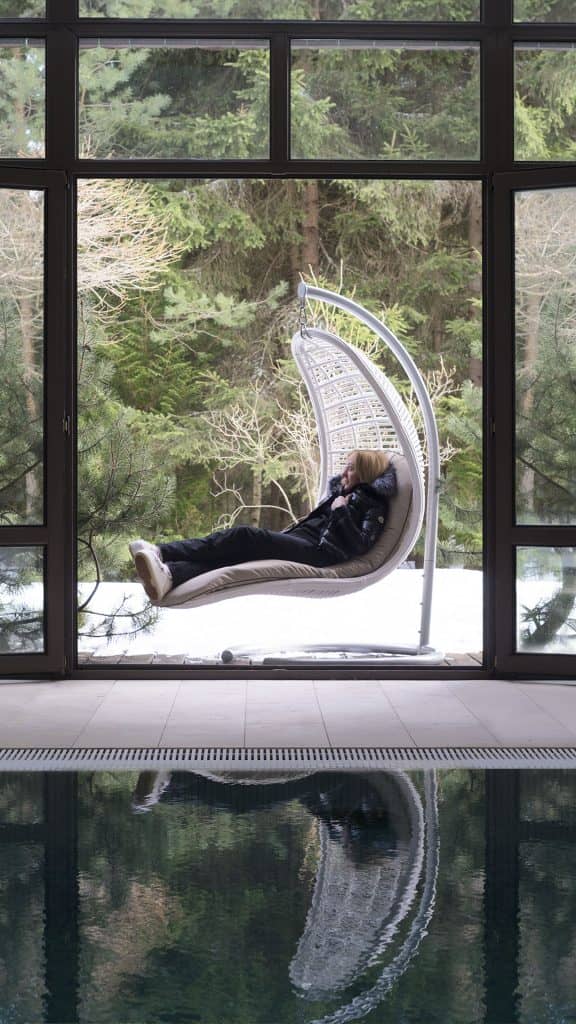 HANGING_CHAIRS_Skyline_CHRISTINE_03