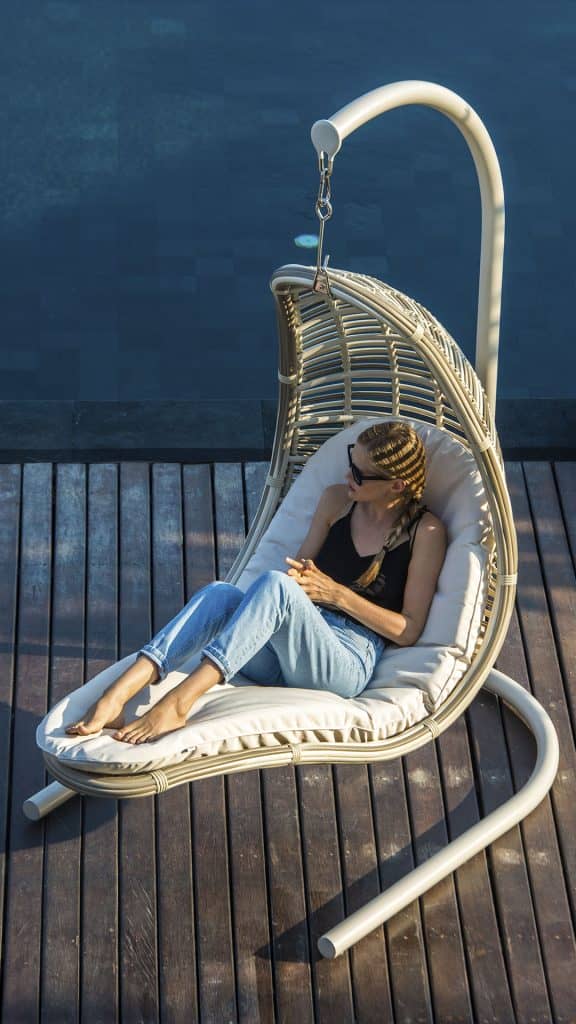 HANGING_CHAIRS_Skyline_CHRISTINE_08
