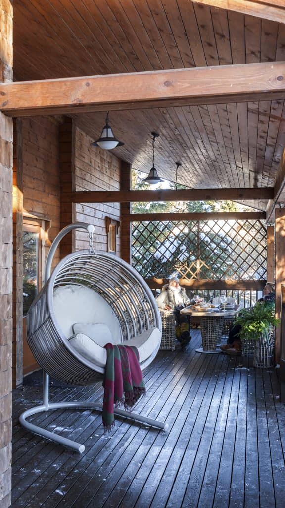 HANGING_CHAIRS_Skyline_MERCY_01