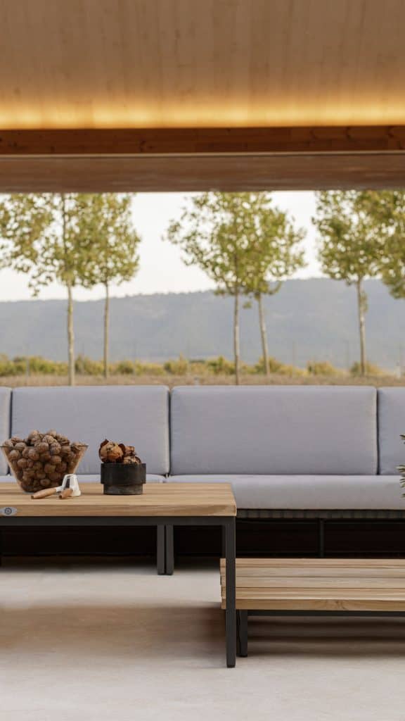 Horizon_Dark Grey Strap 35mm_Skyline_04